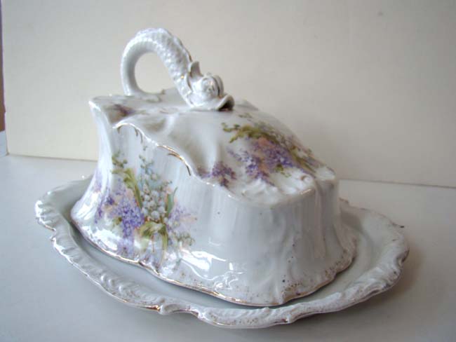 A late 19th century American covered Cheese dish circa 1880-1900